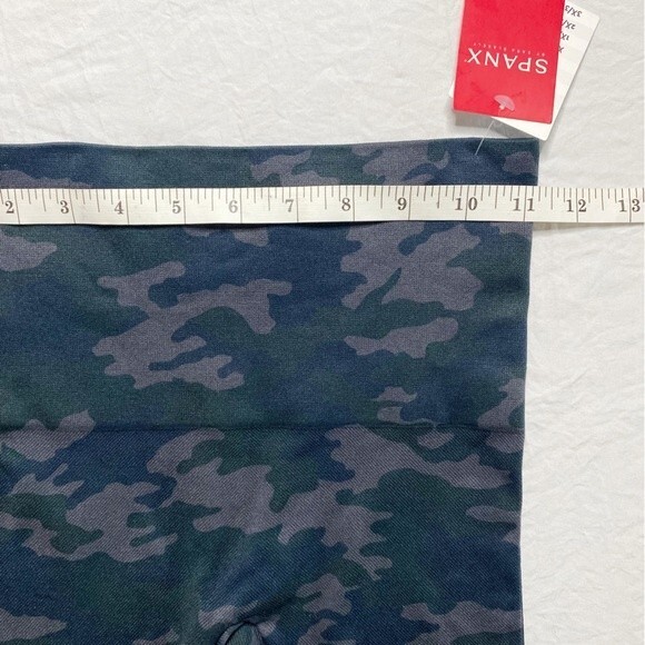 NWT Spanx Look At Me Now Seamless Leggings Black Camo Athleisure Size Small - Picture 11 of 13